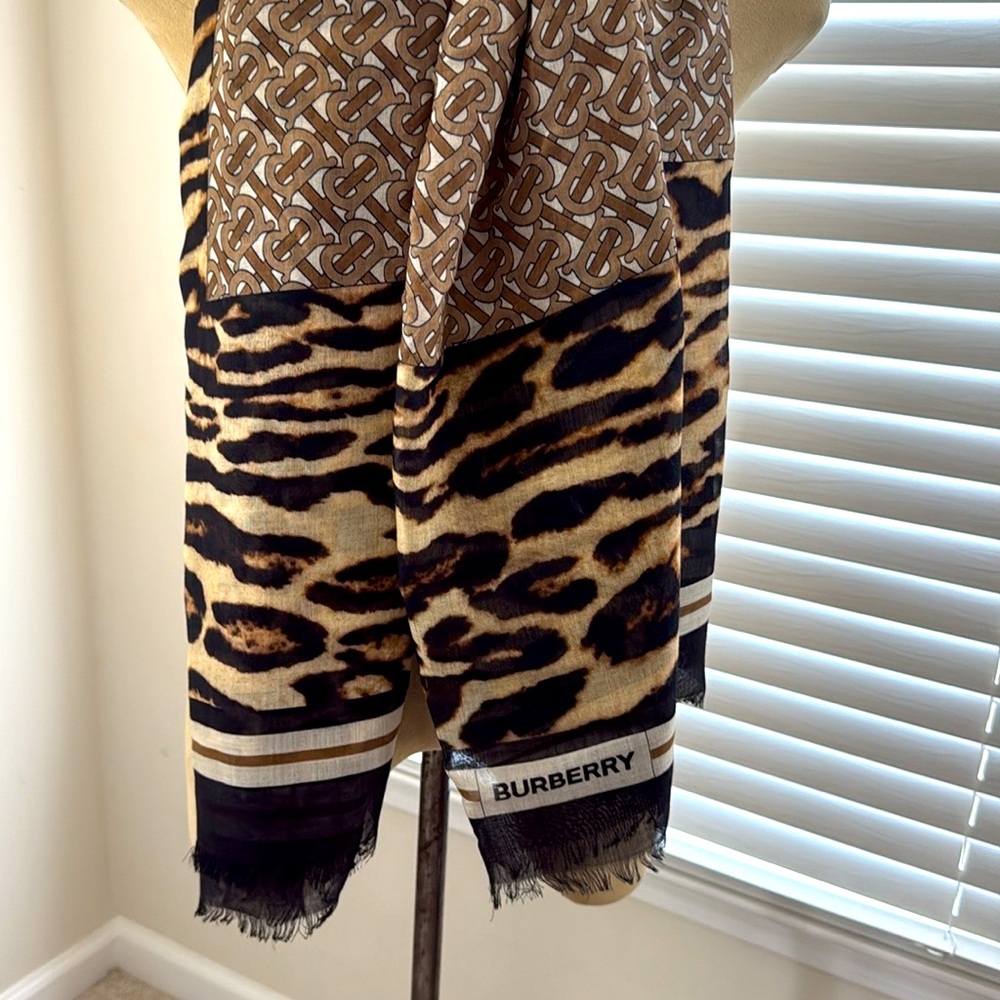 AUTHENTIC BURBERRY A:MU LEOPARD SCARF - Picture 6 of 6